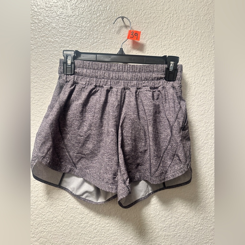 Lululemon mid rise track that shorts A39